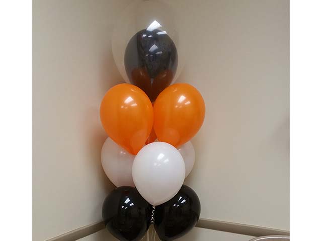 Closer picture of a balloon bouquet