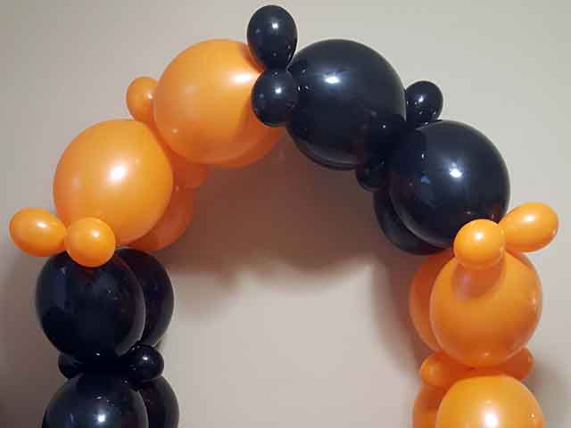 Slim cross-link arch using the colors orange and black