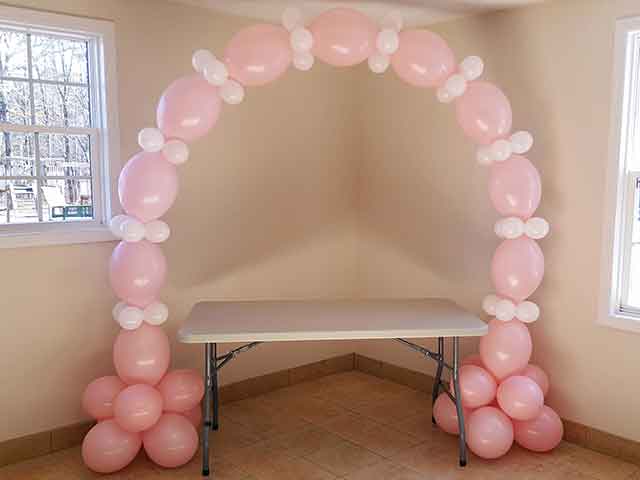 Linking balloon arch