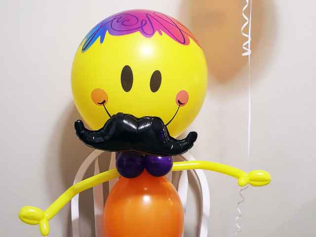 Father's Day balloon design with smiling face balloon