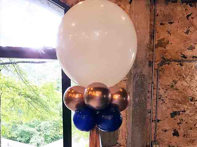 Balloon Column with a big balloon on top