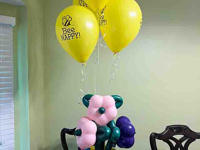 Mother's Day Balloon Vase with Bee Print balloons