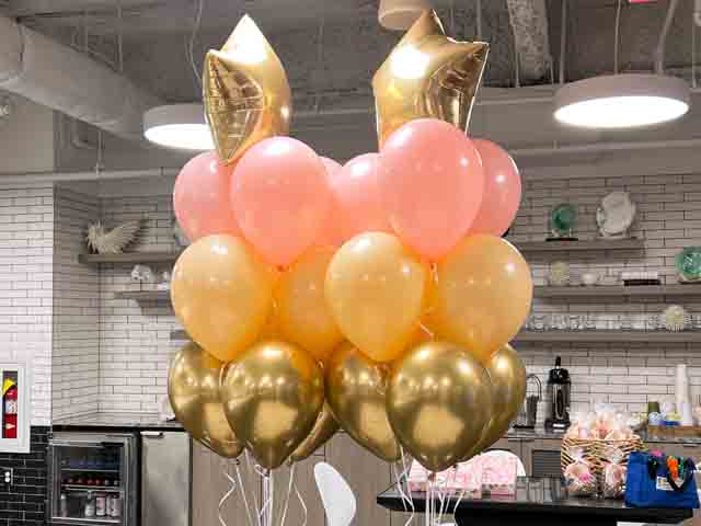 2 Baby shower balloon bouquets