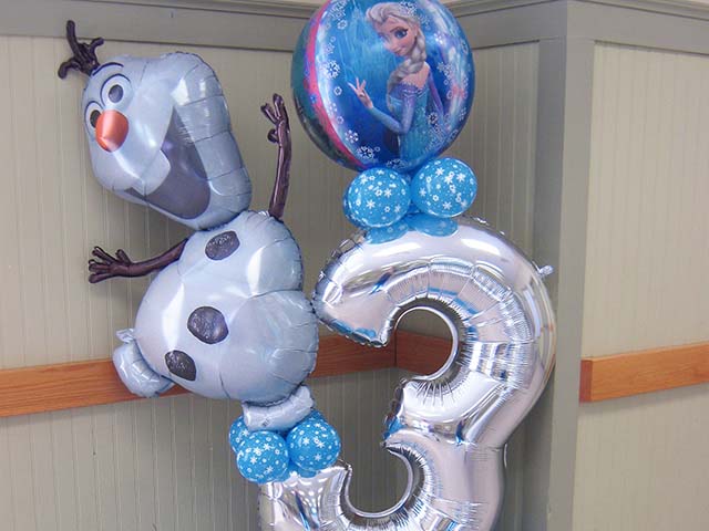 Balloon Design of Frozen design using an Olaf and Elsa balloon on top of a number 3 balloon